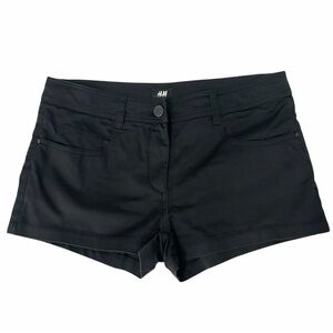 H&M Women’s Black Chino Mid Rise Flat Front Shorts Pockets 2” inseam EUC Jrs 12